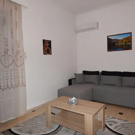 Small Country In Τρίπολη