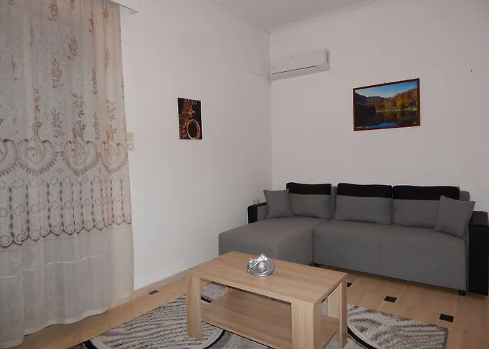 Small Country In Τρίπολη