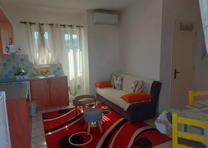 Small Country In * Τρίπολη